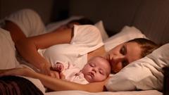 赤ちゃんとの添い寝はやめよう、死亡リスクを下げるためにも