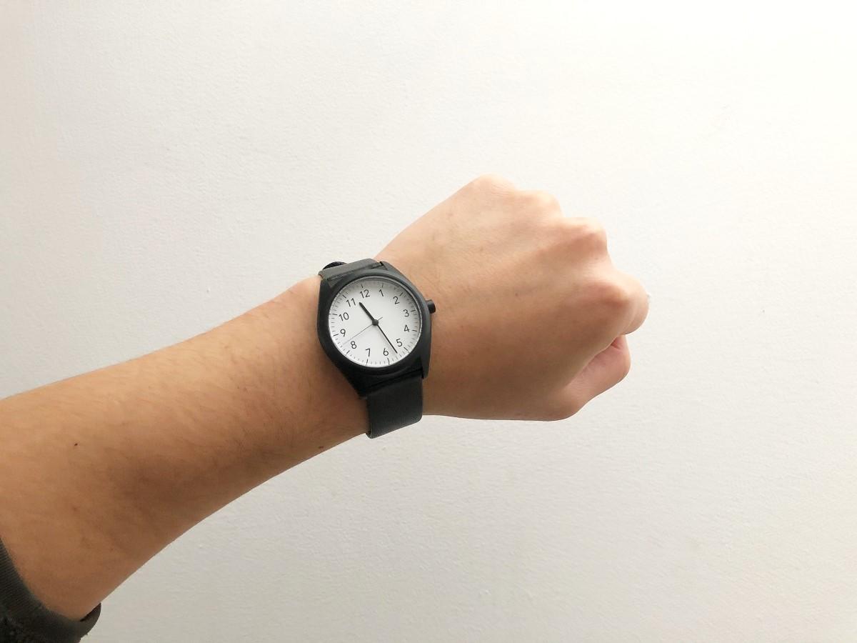 無印良品の腕時計がコスパ良い。軽い&余計な機能がなくシンプルオブ