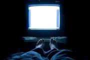 テレビをつけたまま寝るのは悪習慣？ 睡眠への影響は