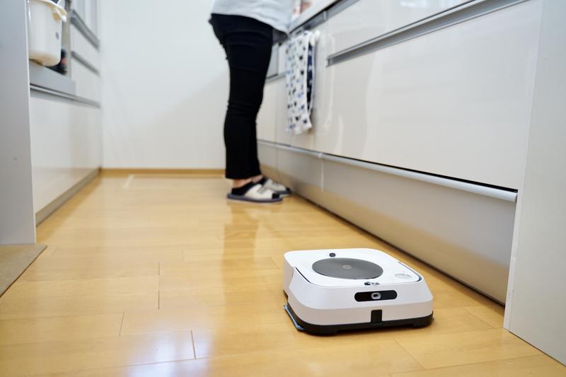 iRobot - 嫁をダメにする床拭きロボット アイロボットジャパン 床拭きロボット「ブラーバ ジェット®m6
