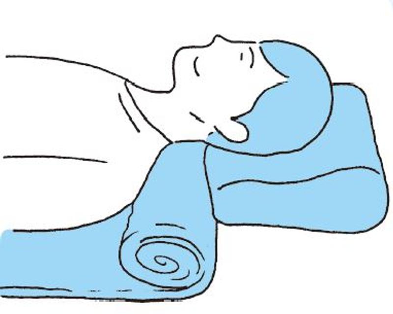 枕の下にバスタオルを入れて調整する