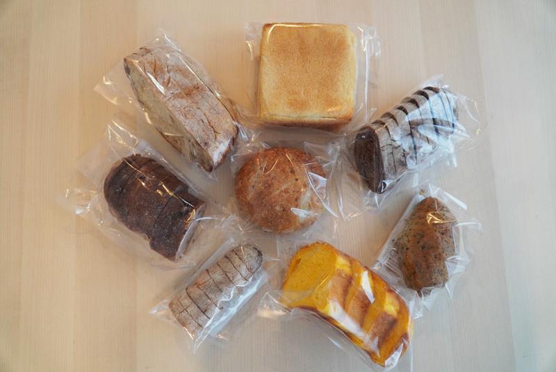 届いた8種類のパン