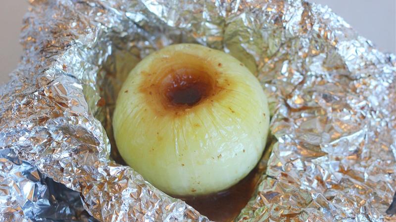 オーブンで焼いたタマネギ