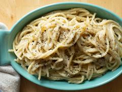ローマの名物パスタ料理｢カチョエペペ｣の簡単で美味しい作り方
