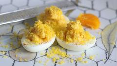 卵の旨味凝縮！ 卵黄の塩漬けを使った究極の｢デビルドエッグ｣レシピ