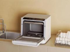 狭いキッチンでも使える、1～3人分の食器を洗うコンパクトな食洗器【今日のライフハックツール】