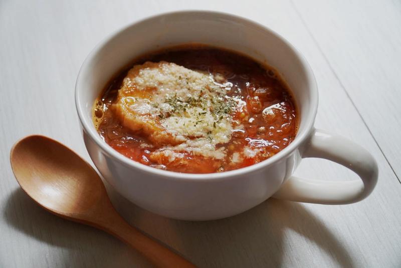 トマトを加えたオニオンスープ