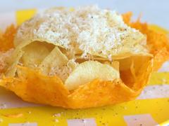 最後は器を食べられる。｢チーズ・ボウル｣のつくり方