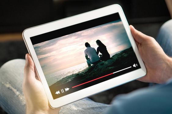 会話のやり取りが明解でつかみやすい。海外ドラマが英語学習に最適な理由