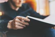 定期的に読書する人は寿命が2年長い｜研究結果