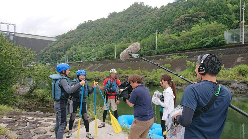 レポーターとして働く伊藤さん