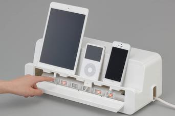コードをすっきり収納。シンプルなデザインの充電スタンド