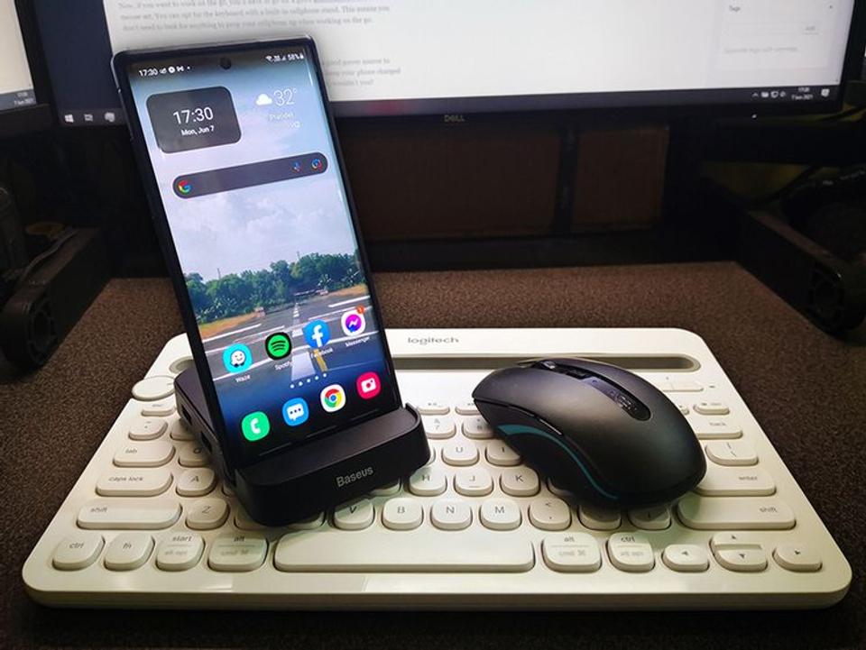 Androidスマホとキーボードとマウス