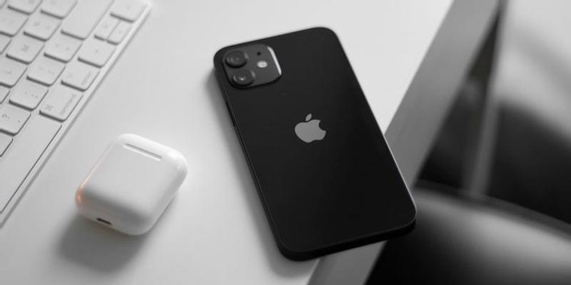 upgrading-smartphones-every-year-2