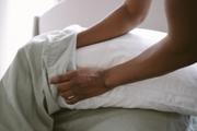 枕の寿命はどれくらい？ 感触や形状で確かめる方法
