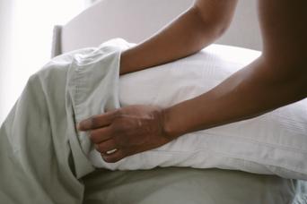 枕の寿命はどれくらい？ 感触や形状で確かめる方法