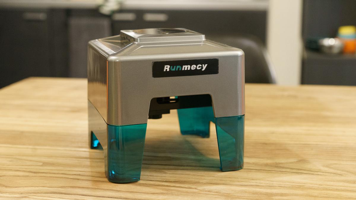 簡単操作ですぐ刻印！ 初心者でも使えるコンパクトレーザー加工機 