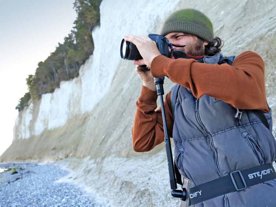 屋外でも撮りたい標的を確実に撮影 装備する一脚スタンドが誕生 ライフハッカー ジャパン