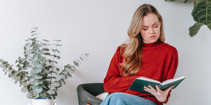 girl-reading-book