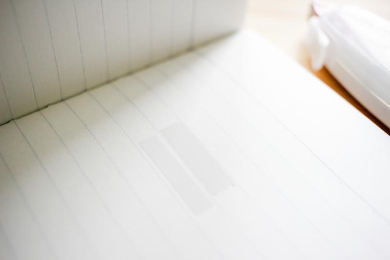 ノートのための修正テープ(上段)/従来の修正テープ(下段)