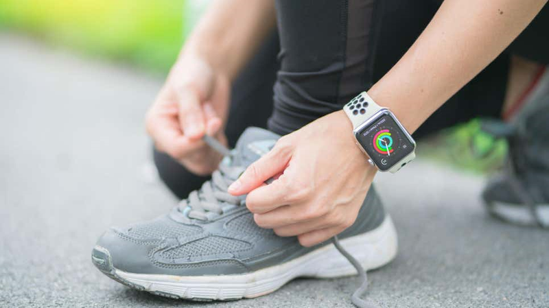 Apple Watchをしてワークアウトに出るイメージ