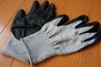 刃物を扱うときのケガ対策に。防刃仕様の手袋を装備しておくと安心です！