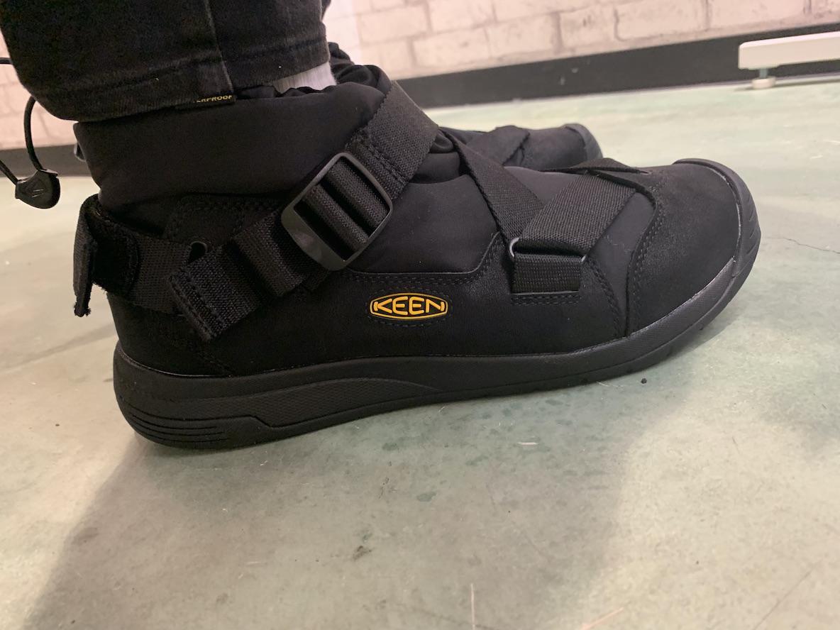 防水・防寒バッチリ！ KEEN「フッドゼラ」が冬キャン・雨の日に大活躍