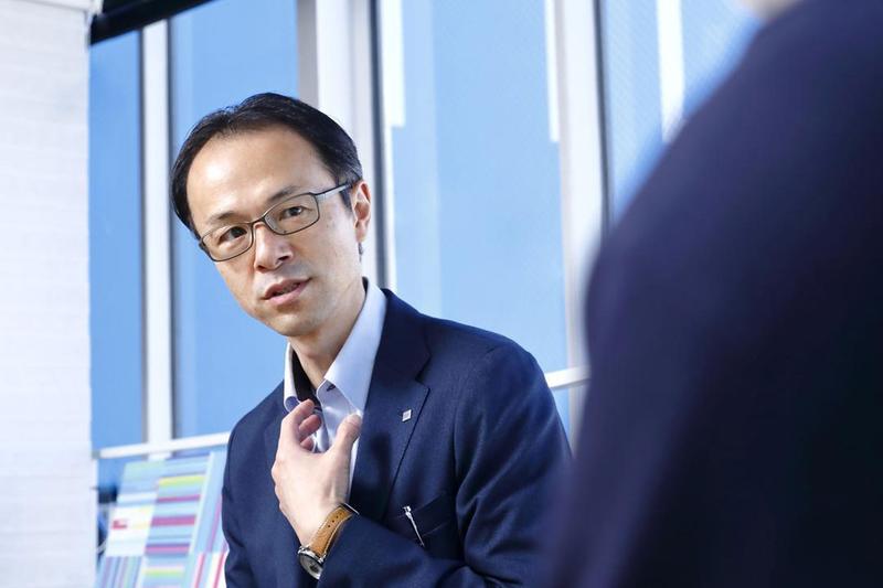 小林一則(こばやし・かずのり)。リコー理事。デジタル戦略部 基盤開発統括センター所長。1990年リコー入社。2014年4月、Ricoh Europe(London)に赴任。2017 年 4 月より大手顧客商談の技術支援を統括する ETC(European Technology Centre) の VP&GM として、プロフェッショナルサービス、SE、SW開発・テストチームをリード。2019年3月に帰国し、デジタル推進本部の本部長として、社内IT並びに社内のデジタル変革を担う。2021年4月より、社内ITの責務に加え、デジタルサービス向けの技術基盤、AI/ICT技術基盤の開発統括責任者として、リコーの変革を技術面から支える。