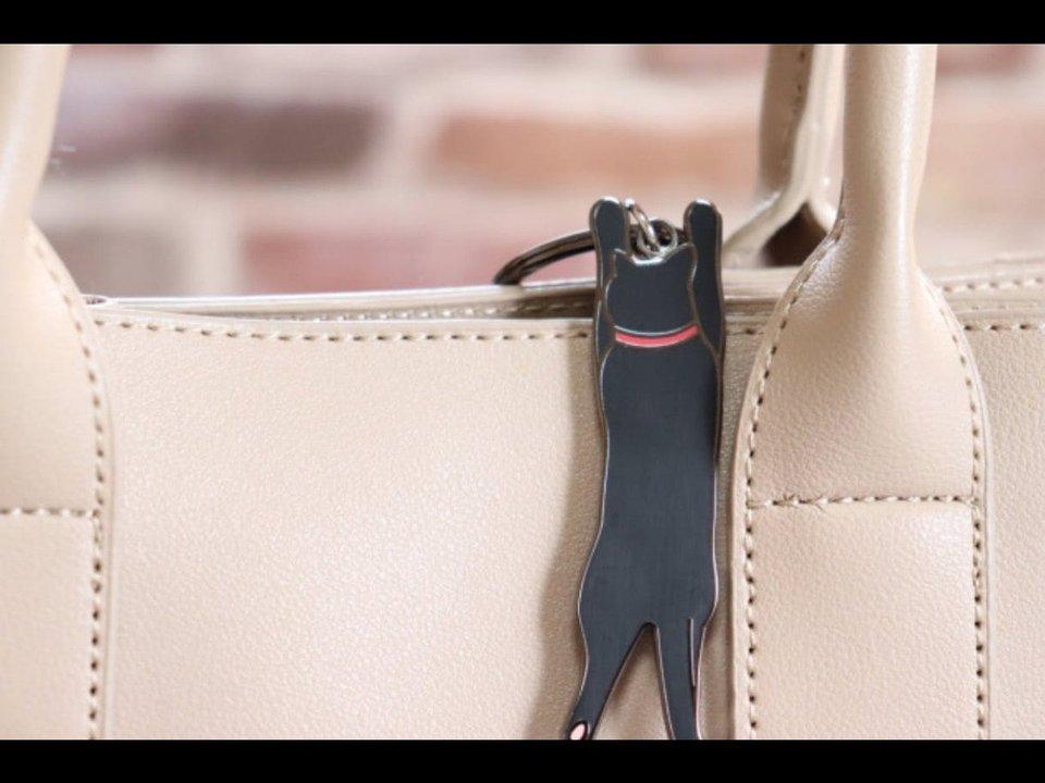 荷物を床に直置きしないためのカバン持ちネコアイテム「nyanger