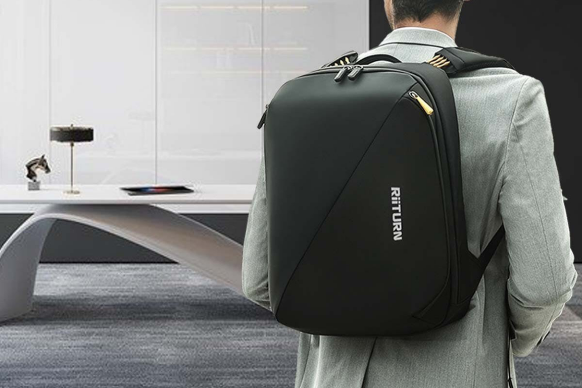 背負うだけ！揺れない・ズレない美姿勢をつくるスマートバックパック 新品】背負うだけ！揺れない・ズレない美姿勢をつくるスマート