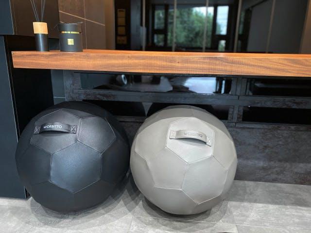 空間に溶け込むスタイリッシュなバランスボールチェアが登場