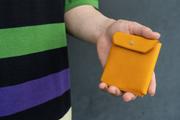 L字に開くから取り出しやすい！ 7mmのコンパクト財布「dritto L」