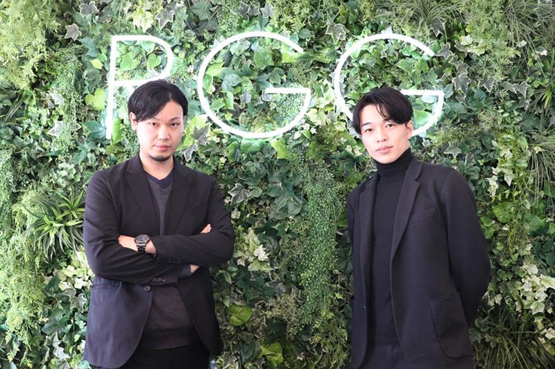 マネジメント全般を学んだのは上司の小比類巻さん(写真左)