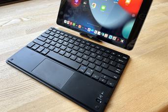 iPadで快適に仕事したい。それを叶えてくれる、サンワダイレクトのBluetoothキーボード