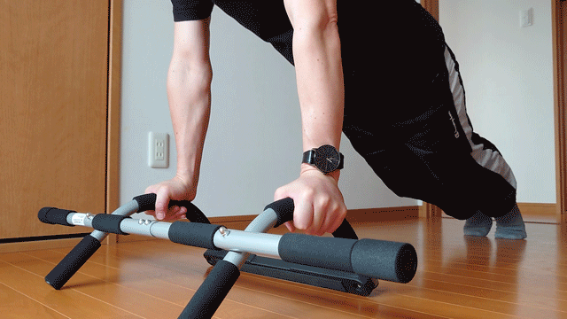 室内ドア用 懸垂バー があれば 理想の体がコスパよく手に入る 今日のライフハックツール ライフハッカー ジャパン