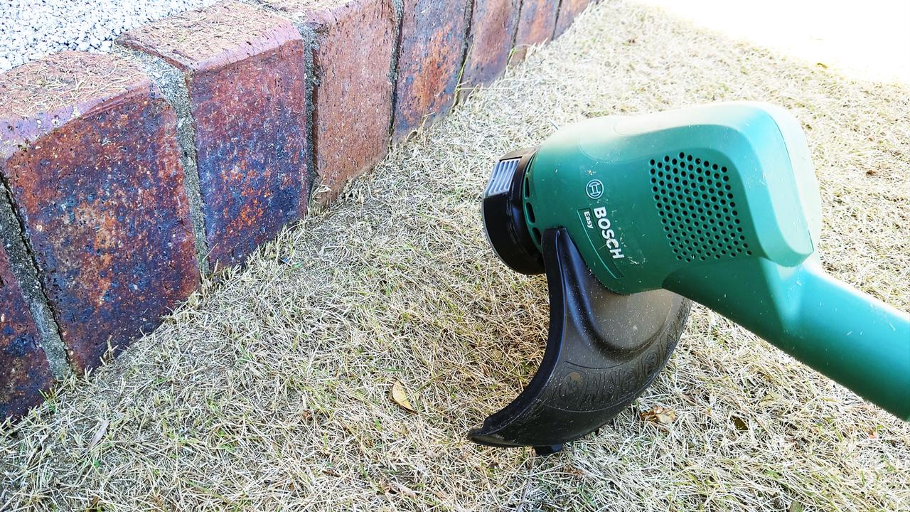 BOSCH 電動草苅機 芝刈機 高コスパで相当良いです！ 雑草を刈るのはもちろん、芝生の際刈りにも