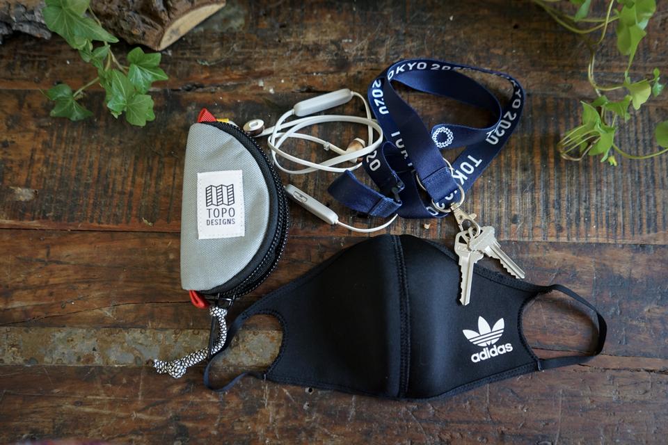 アウトドアブランド発のカラビナ付きポーチ 優れた汎用性は アレ にあり ライフハッカー 日本版 アウトドアブランド発のカラビナ付きポーチ 優れた汎用性は アレ にあり ライフハッカー 日本版