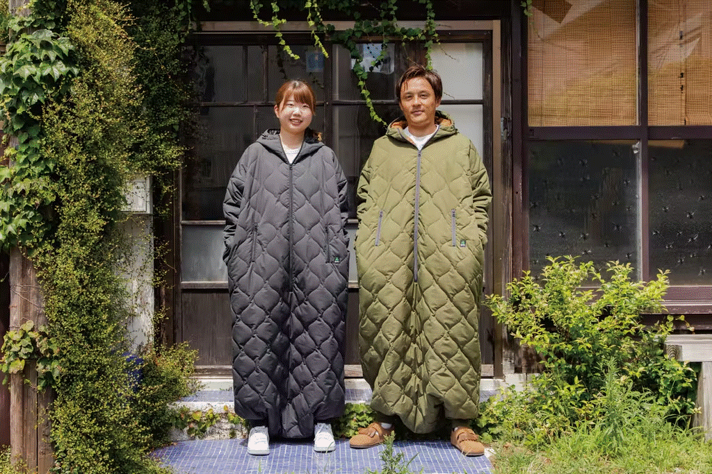 アウトドア完売商品 着る寝袋 モモンガ3 シュラフ チャコール Sサイズ 