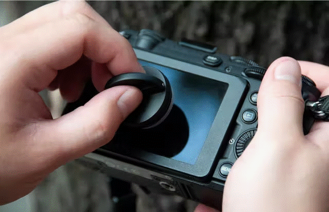 ベルトやポケットに装着OK。即使える画面クリーナーでスマホ画面やレンズを美しくキープ！