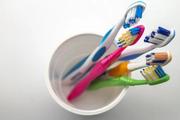 歯ブラシは細菌だらけ。正しいお手入れの仕方は？