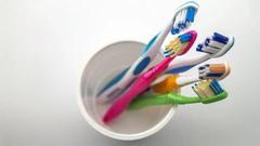 歯ブラシは細菌だらけ。正しいお手入れの仕方は？ | ライフハッカー［日本版］
