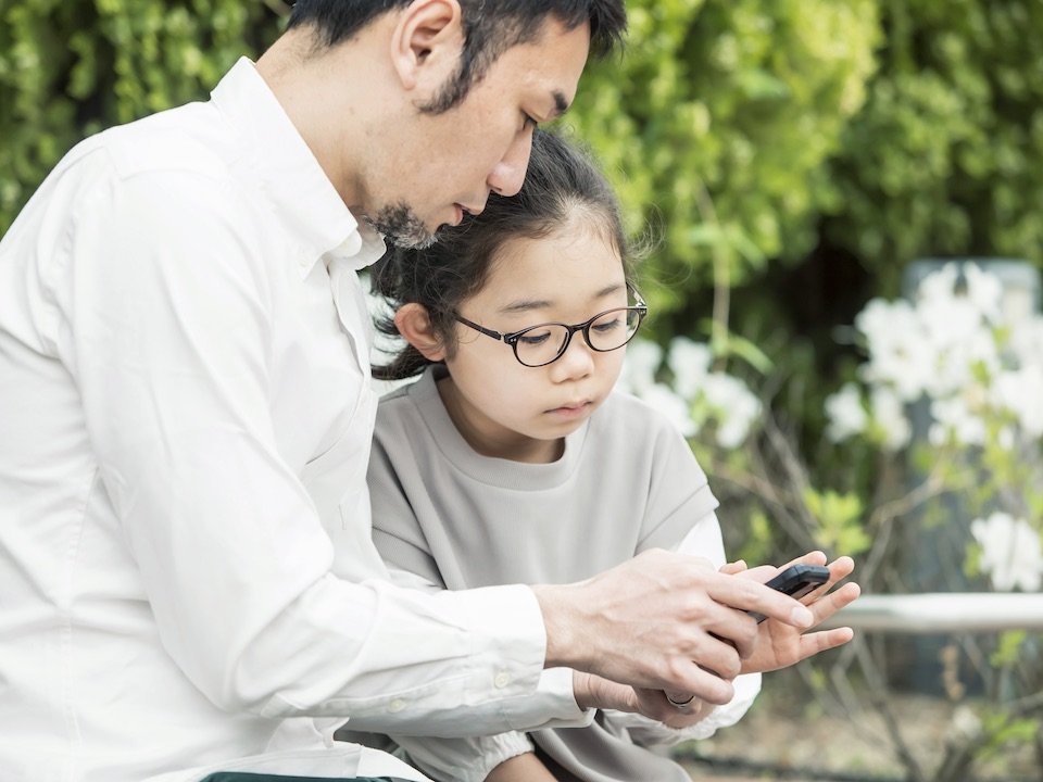親子で「もしかもマップ」を見ながら危ないポイントを確認