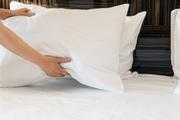 枕が黄ばむ原因と汚れの落とし方