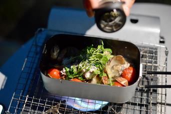 焦げ付きにくい！ノンスティック加工メスティンなら、初心者でもアウトドア飯を楽しめた