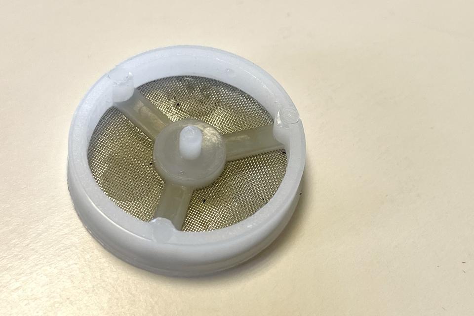 使用後に中のフィルターを一部取り出してみると、細かなゴミをキャッチした痕跡が!