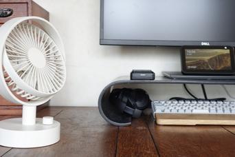 首振りコンパクト扇風機が欲しい!レコルト「充電式卓上ファン」で夏のデスクワークを快適に