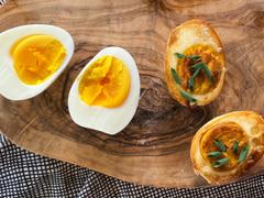 2分で完成！ 「焼きゆで卵」の簡単レシピ | ライフハッカー・ジャパン