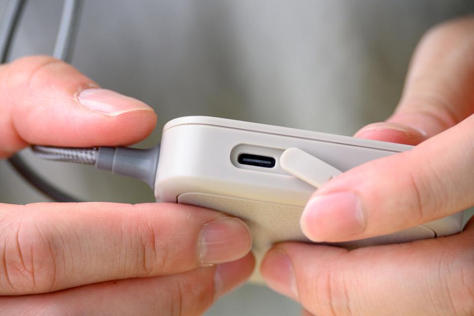 充電端子はUSB-C。