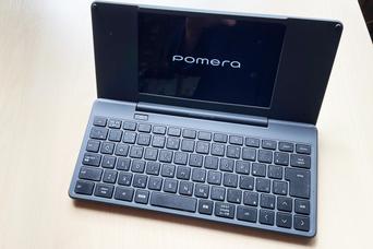 執筆に没頭できる「オフラインのデジタル文具」ポメラDM250