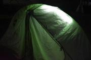 丸められてロングに使えるキャンプライト。テントにピッタリ設置できた！